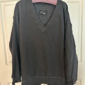 Aeri V Neck Sweatshirt size XL